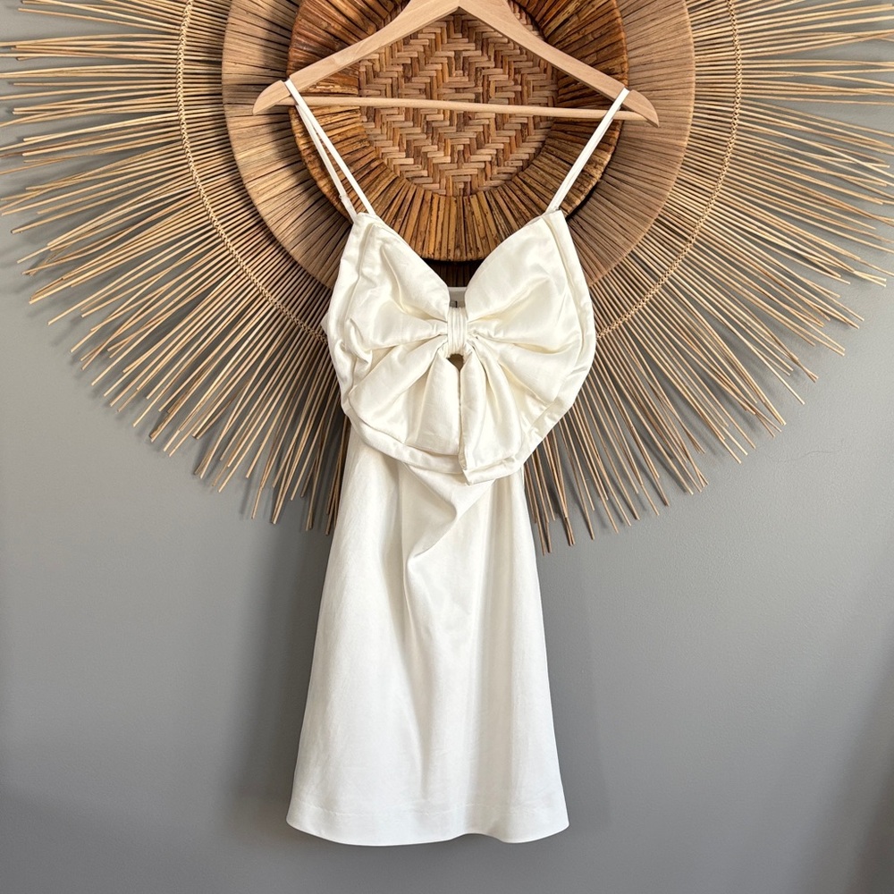 Dissh white bow dress size 2 NWT